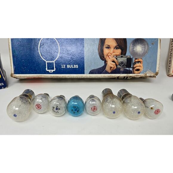 Camera Flash Bulb Vintage Mixed Lot of 38 GE Magicubes Fotomat 5B AG-1 M3B Blue - Picture 2 of 16